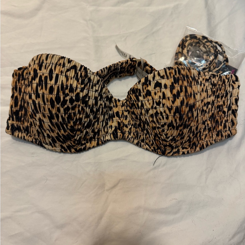 New with tags Victoria secret bathing suit top, 34B
